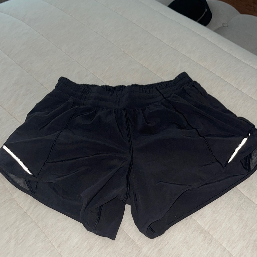 Lululemon hotty hot high rise 4” shorts